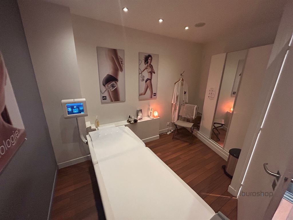 Cession de bail Commerce Paris 8 75008 160 m²