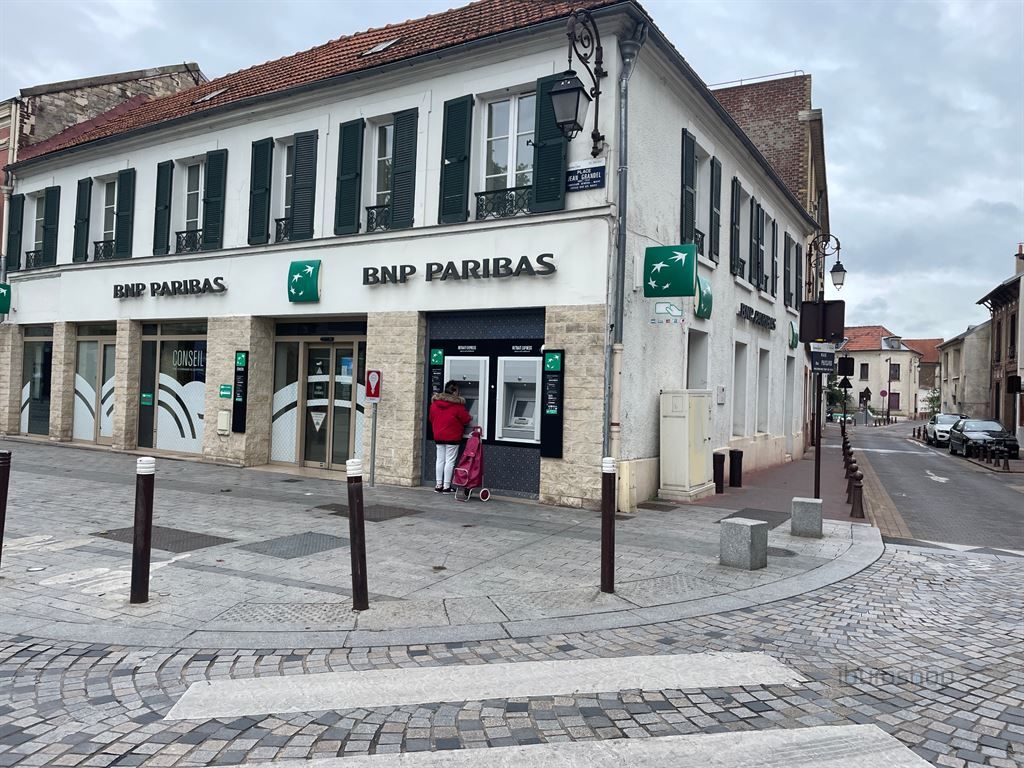 Location Commerce Gennevilliers 92230 320 m²