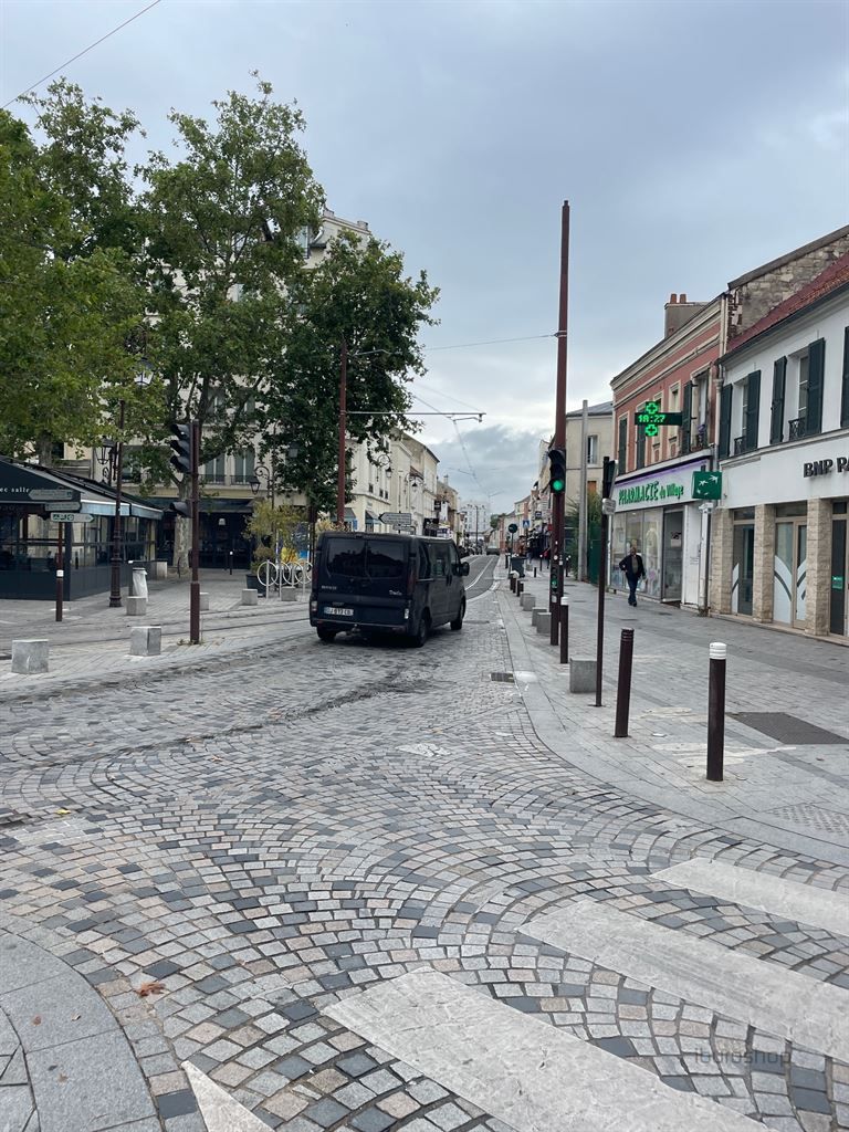 Location Commerce Gennevilliers 92230 320 m²