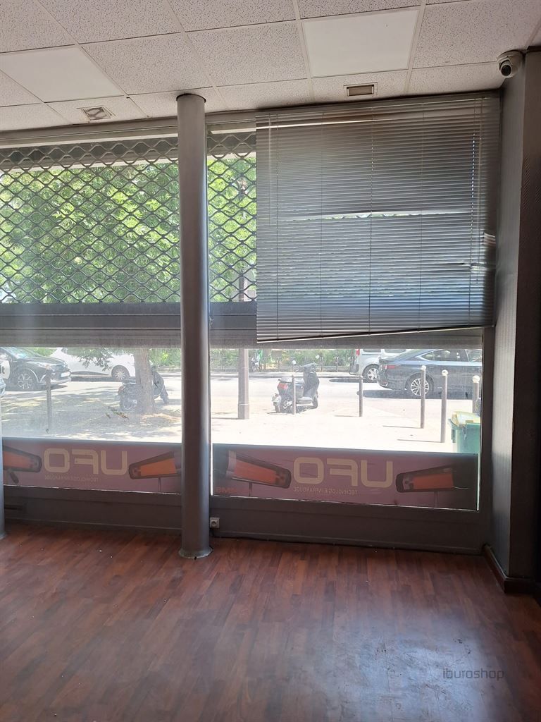 Location Commerce Paris 4 75004 90 m²