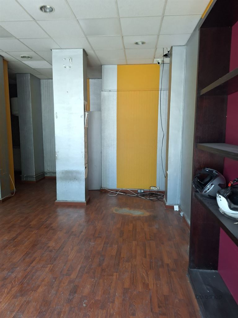 Location Commerce Paris 4 75004 90 m²