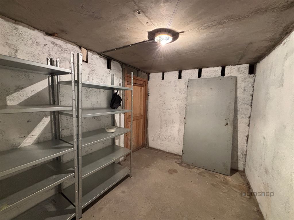 Location Entrepôt Paris 16 75116 8 m²