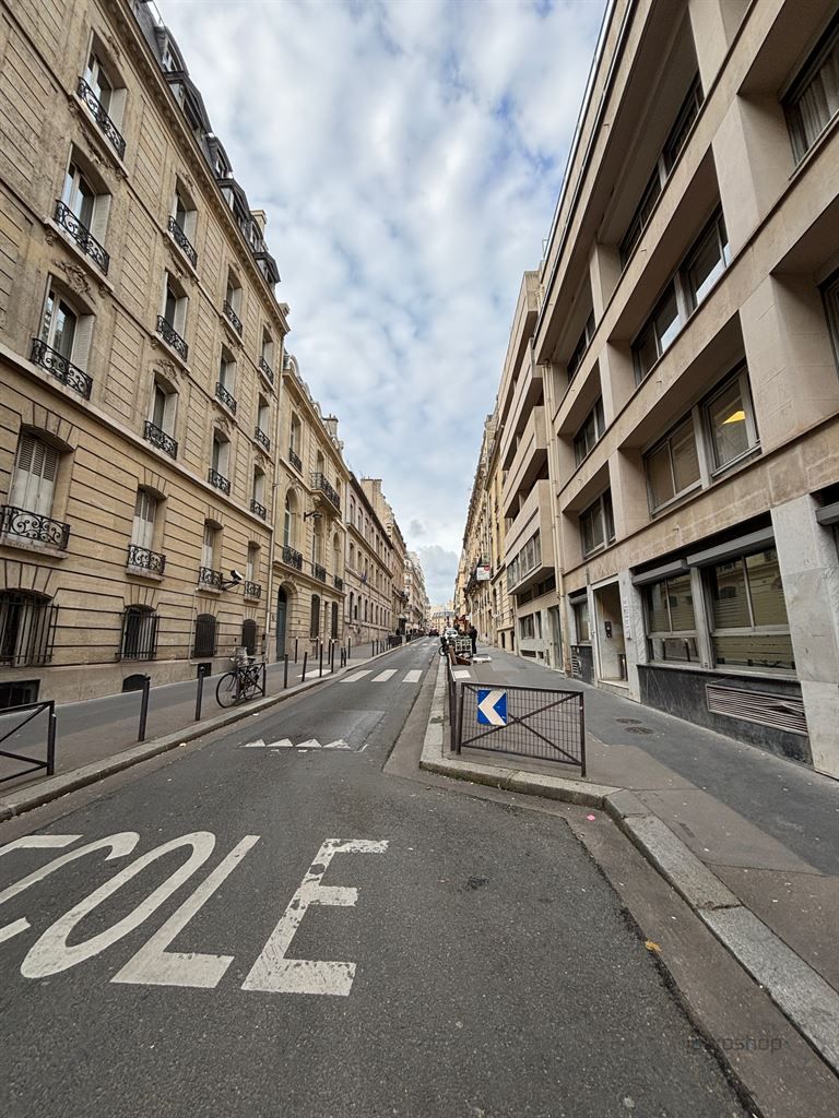 Location Entrepôt Paris 16 75116 8 m²