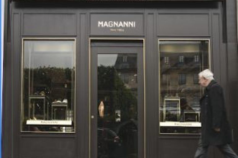 INSTALLATION DE LA BOUTIQUE MAGNANNI